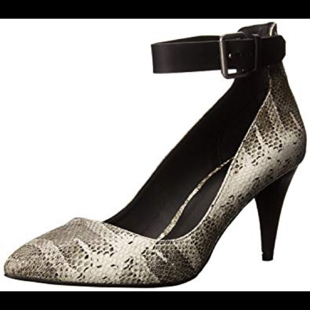 Joes Jeans Ned Pumps with snakeskin detail size 7
Barely worn, like new